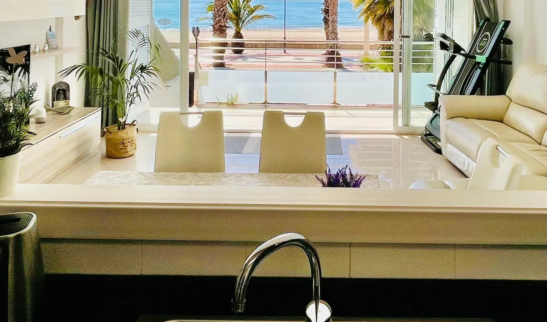 Frente A Mar Salida Directa Playa Solo 30M Agua Apartment Cubelles